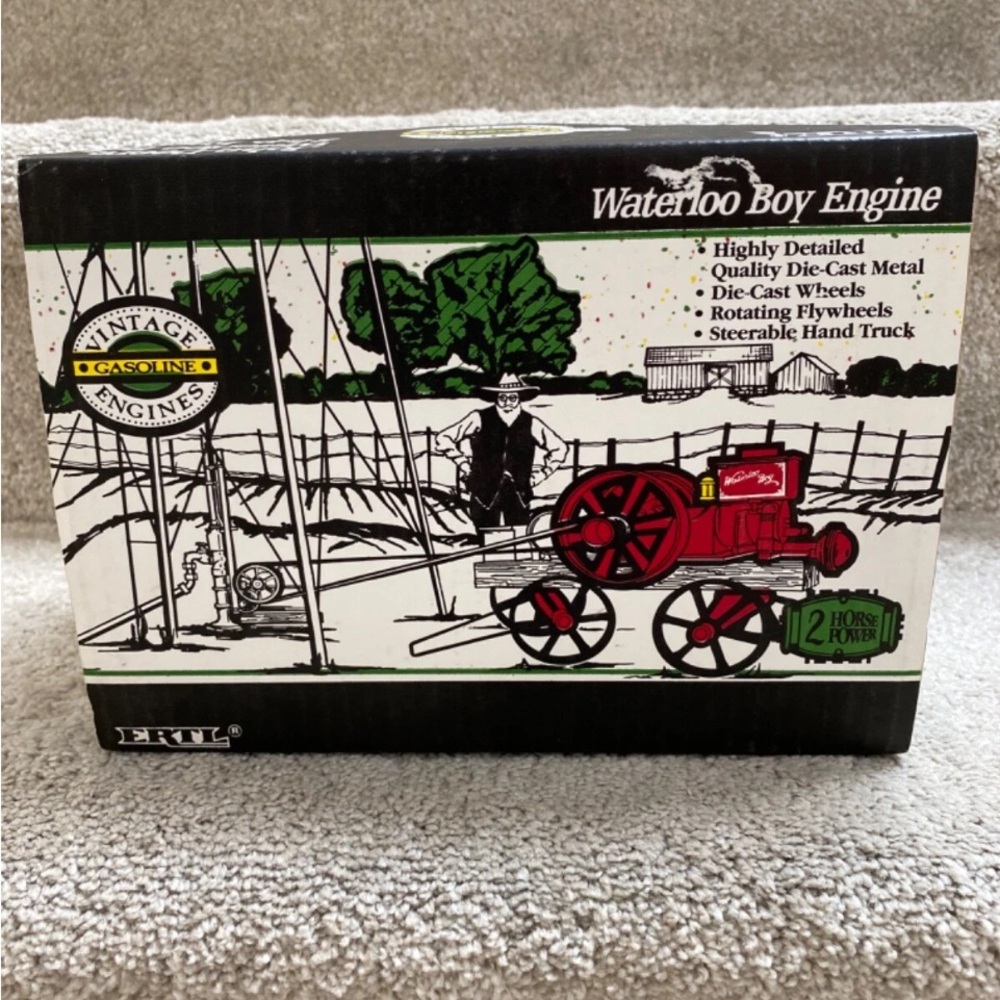 JOHN DEERE WATERLOO BOY part of the vintage engines collection - Picture 3 of 5